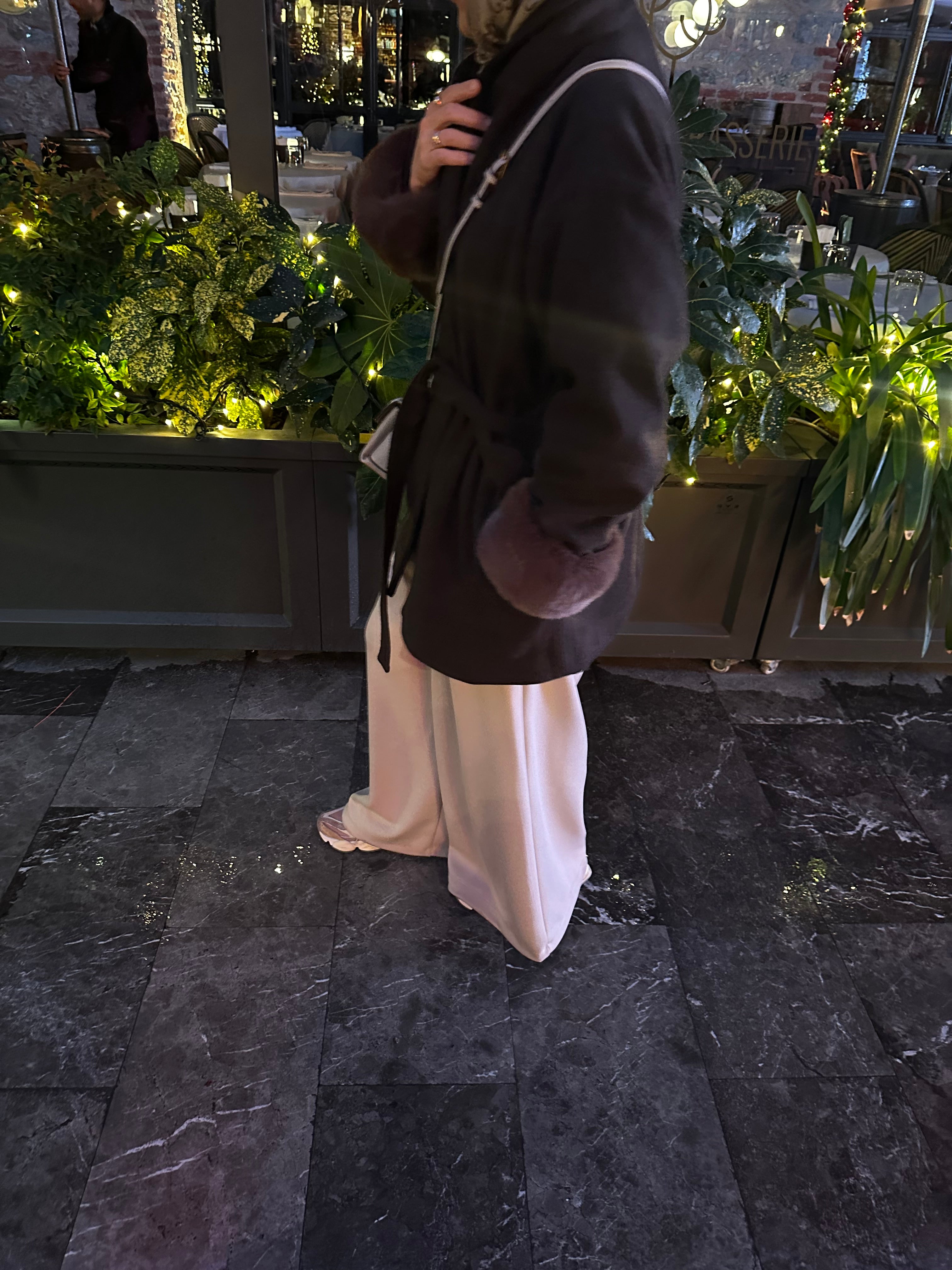 Kolları kürklü kaşe kaban