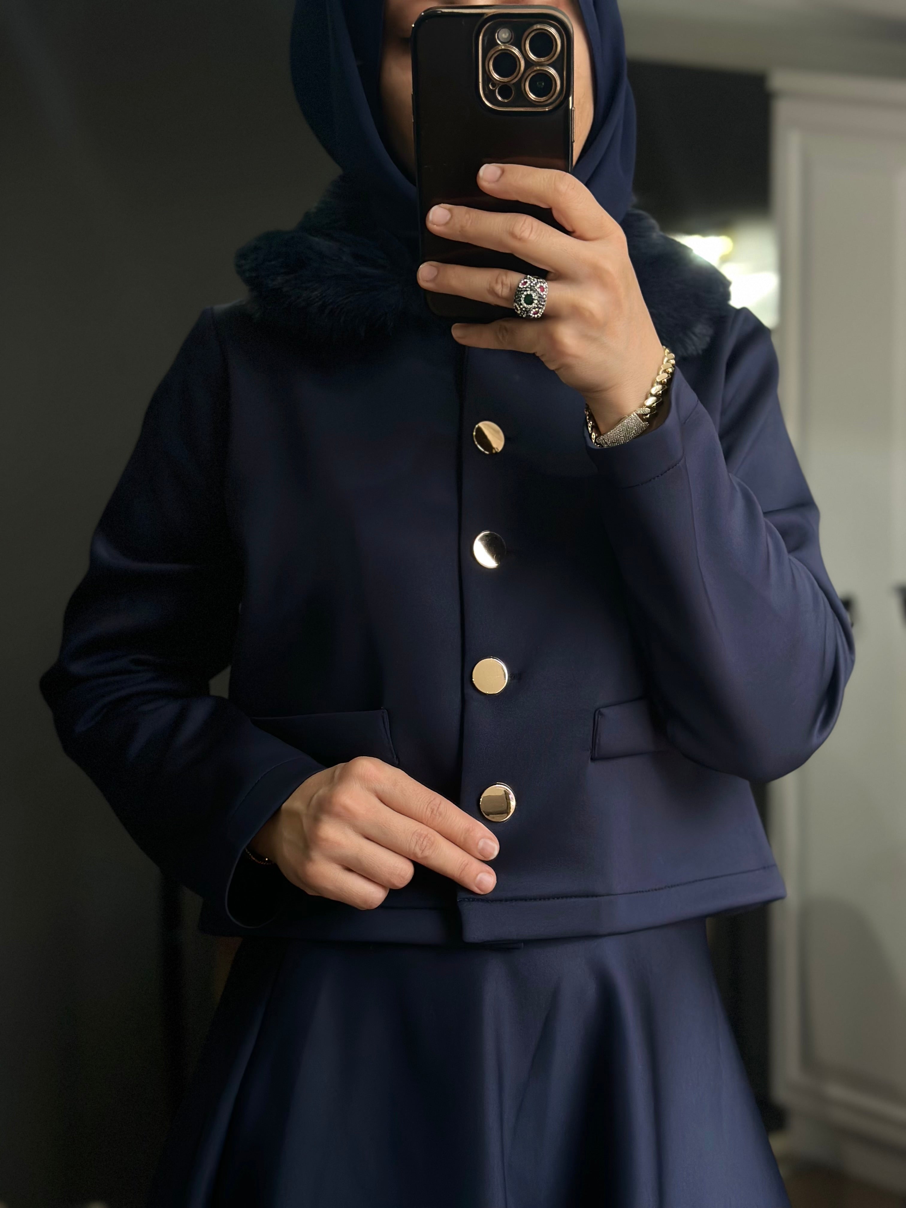 Kürk yakalı Scuba takım