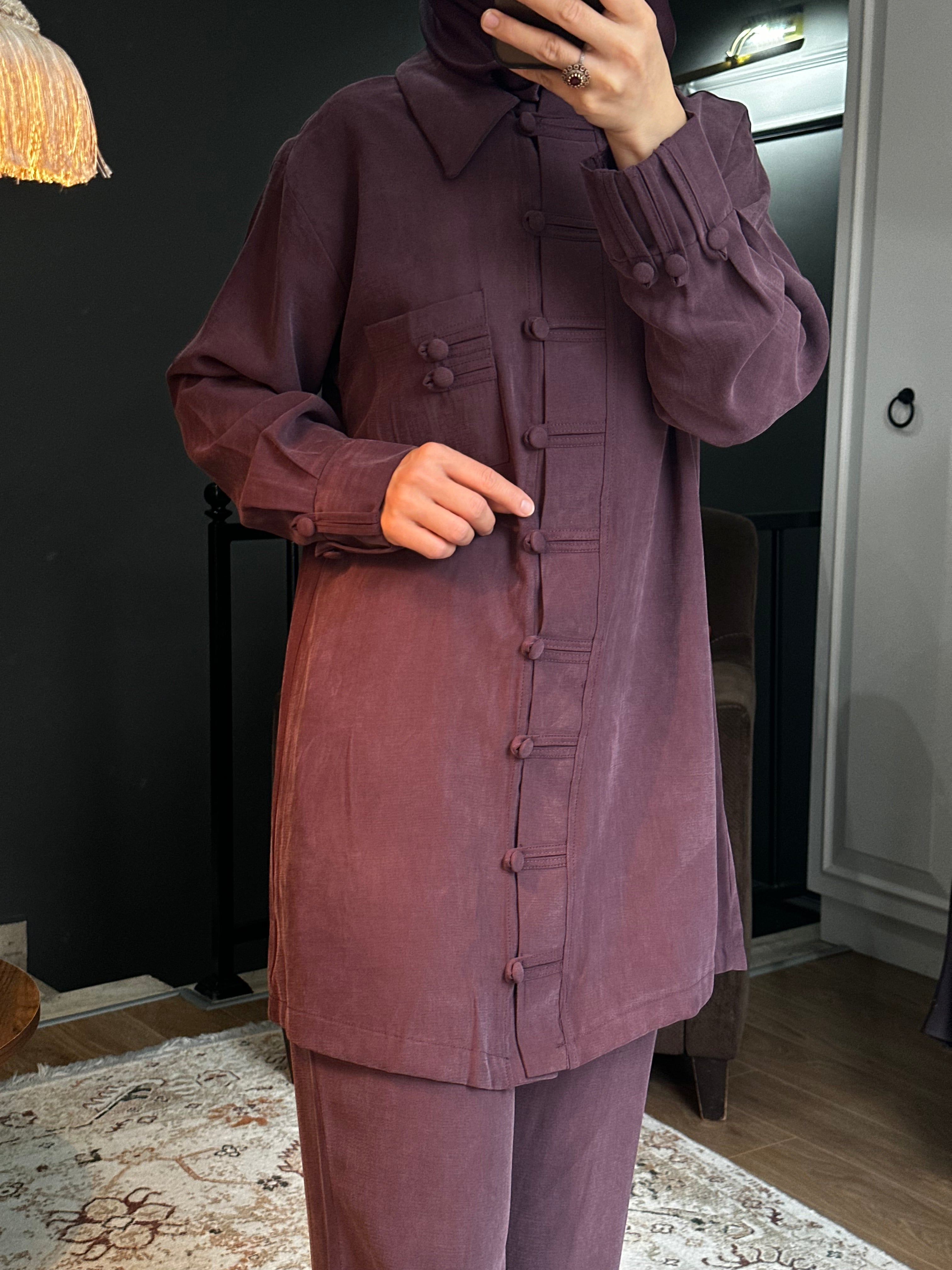 Düğme detaylı takım