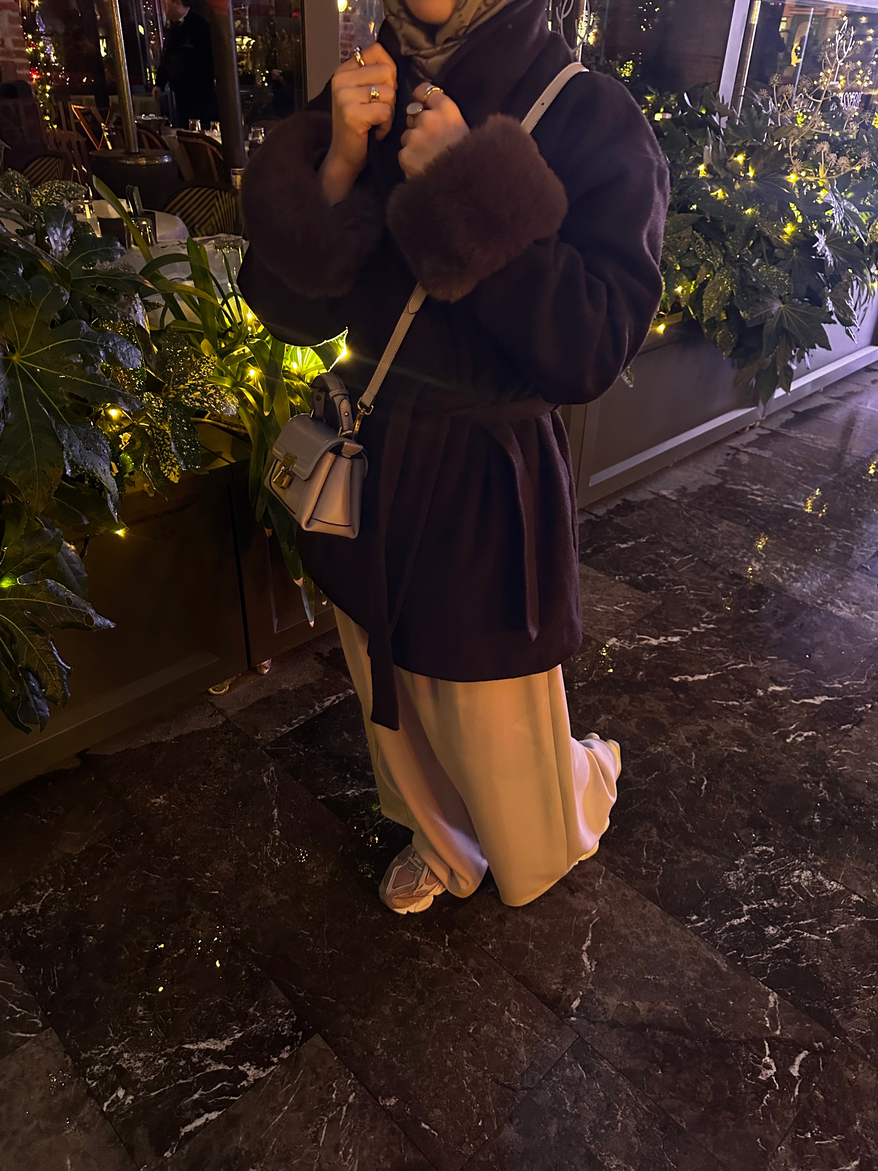 Kolları kürklü kaşe kaban