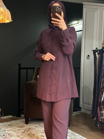 Düğme detaylı takım