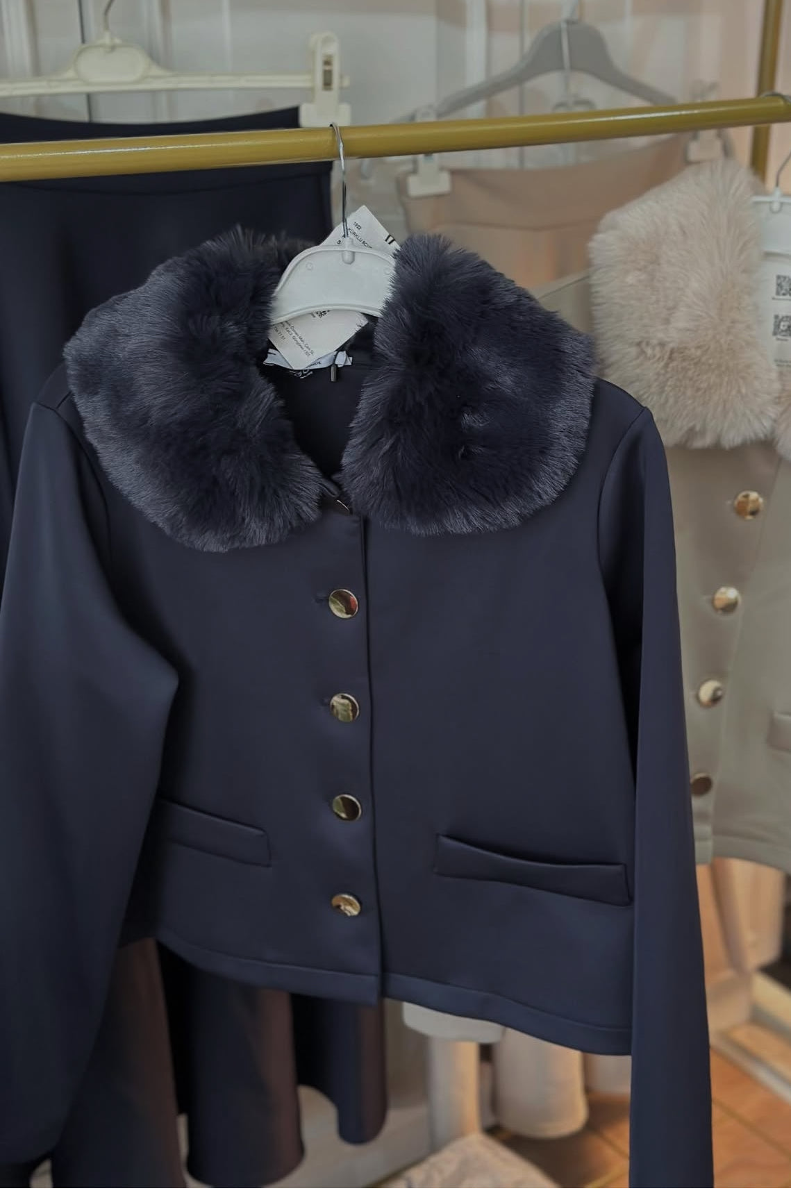 Kürk yakalı Scuba takım