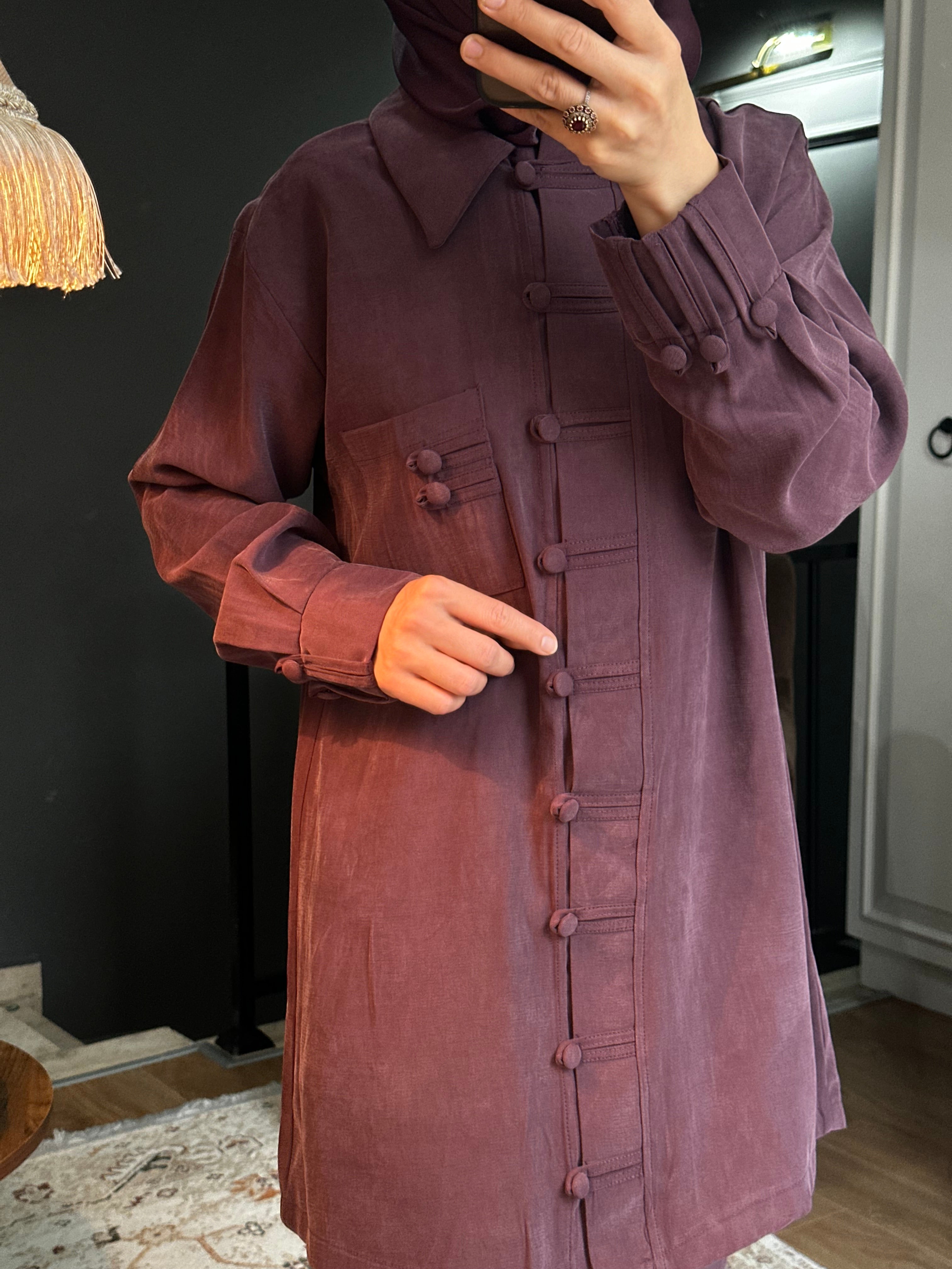 Düğme detaylı takım